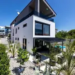 Luxury Adria קרק